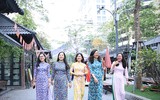 Phụ nữ Công an Hà Nội thướt tha áo dài xuống phố trong ngày 8-3
